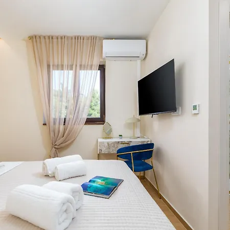 Wine House Apartments & Rooms Marceta Fazana Exterior photo